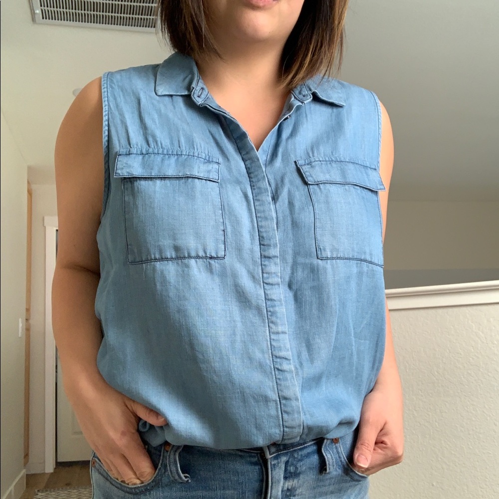 Who What Wear Chambray Sleeveless Button Up Shirt